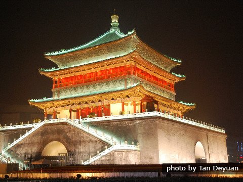  Der Glockenturm von Xian, im Zentrum der Stadt 