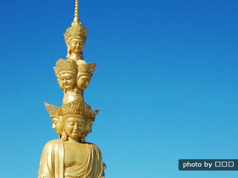Emeishan Berg - ein der 4 berühmsten buddhistischen Berge Chinas