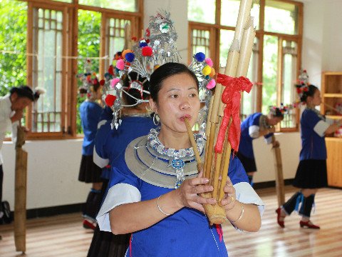 Dong Nationalität, die ihre alte Traditionen noch gut haltet