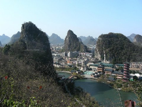 Berg der aufgehaeuften Seidenbündel