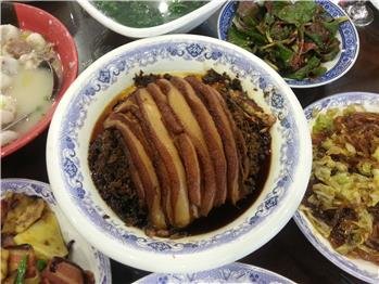 Lipu Taro und Schweinebrot